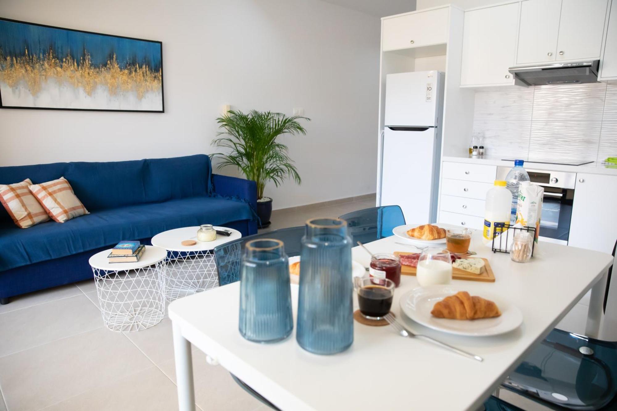 Seaside Modern Flat With Pool Queens Gardens 211 Paphos
