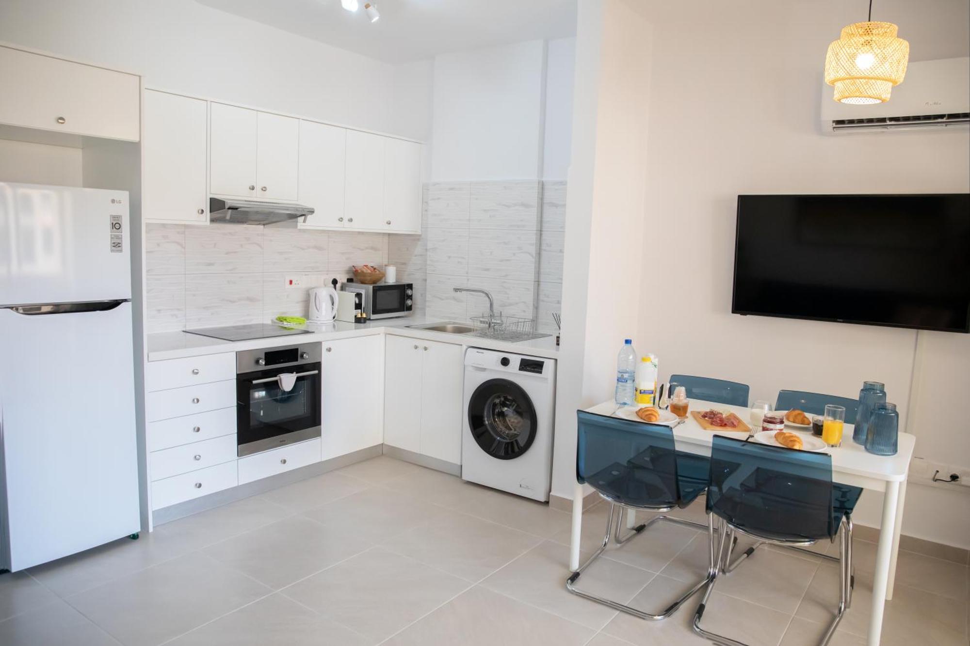 Seaside Modern Flat With Pool Queens Gardens 211 Appartement Paphos