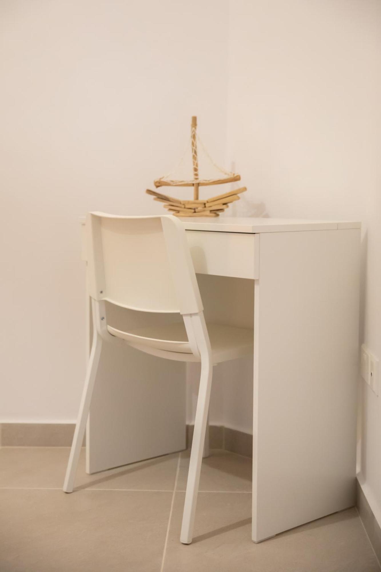Seaside Modern Flat With Pool Queens Gardens 211 *