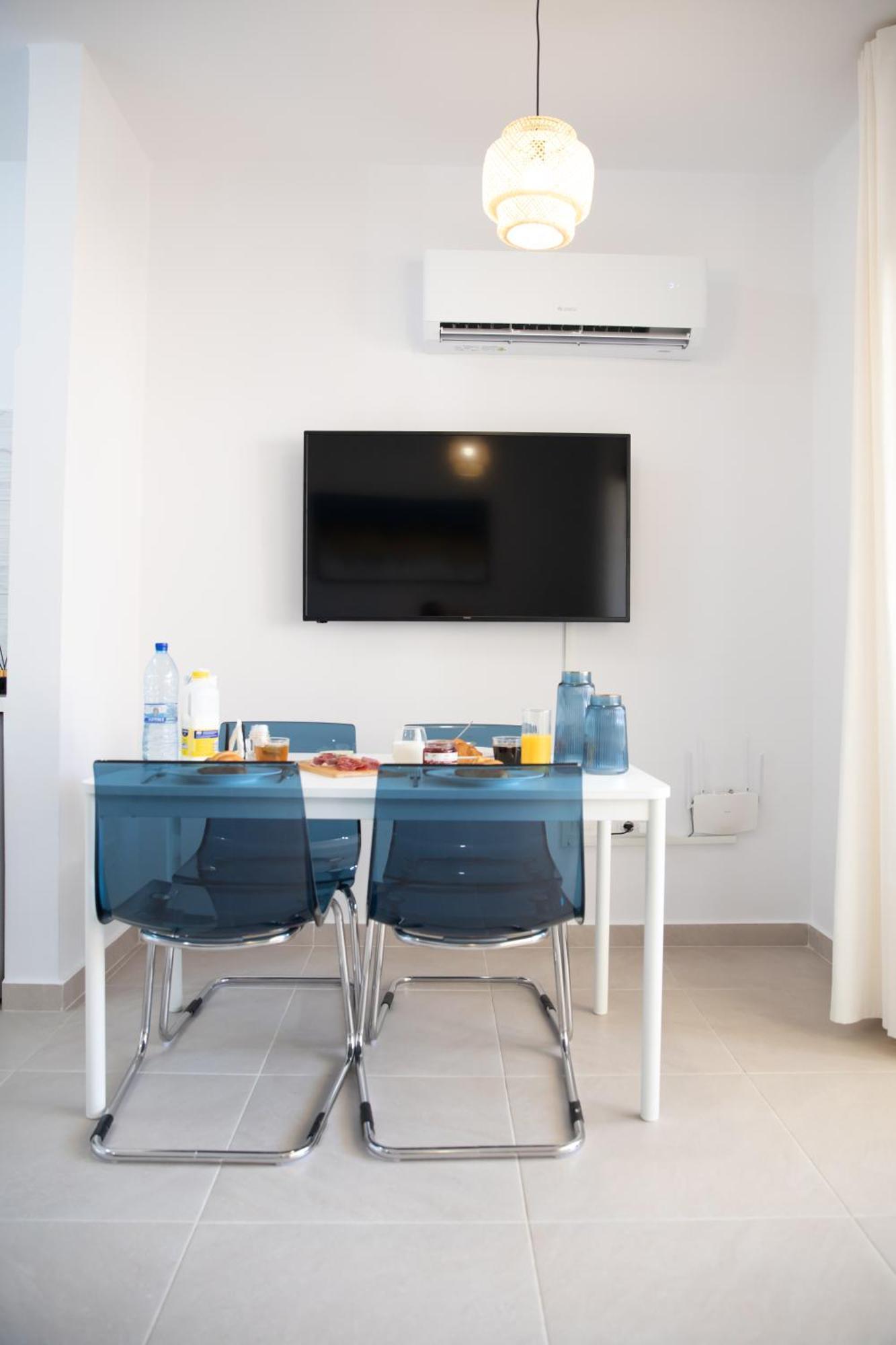 Seaside Modern Flat With Pool Queens Gardens 211 Paphos