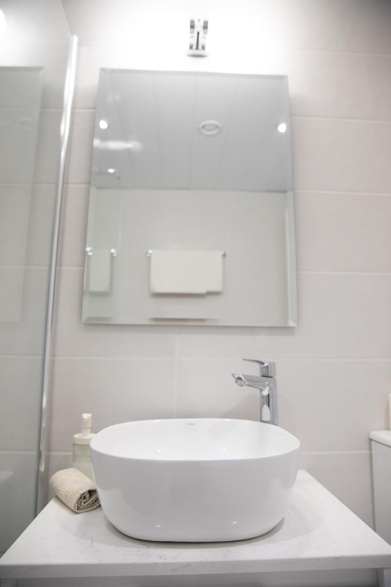 Seaside Modern Flat With Pool Queens Gardens 211 * Paphos