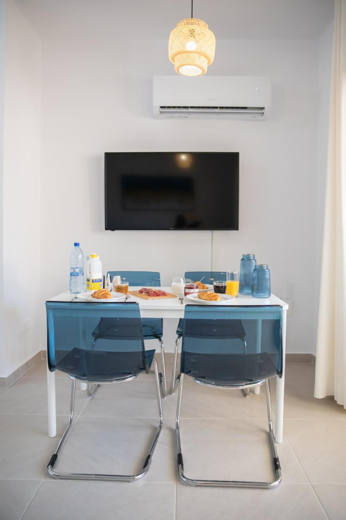 Seaside Modern Flat With Pool Queens Gardens 211 Paphos