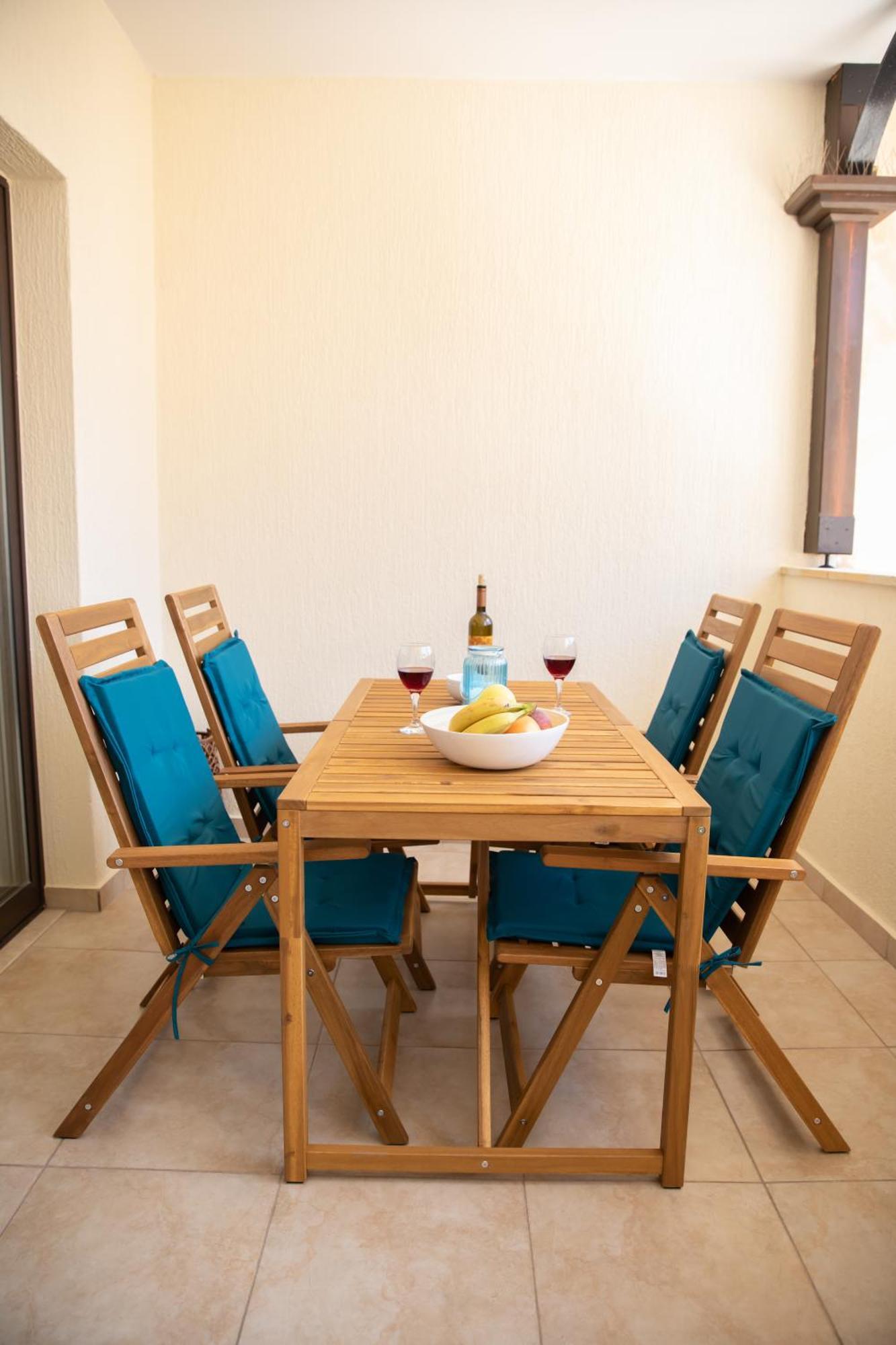 Apartment Seaside Modern Flat With Pool Queens Gardens 211