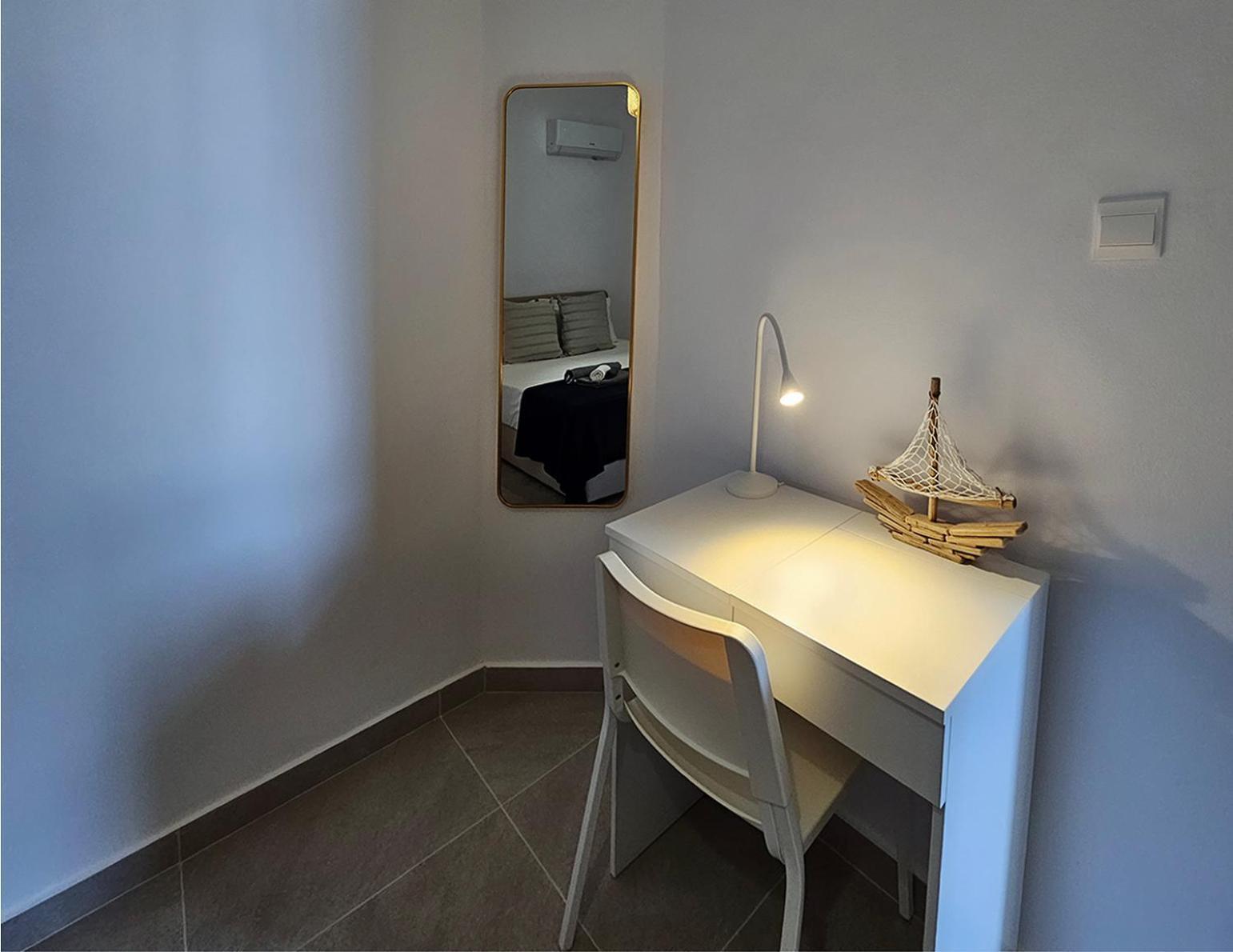 Seaside Modern Flat With Pool Queens Gardens 211 Apartment