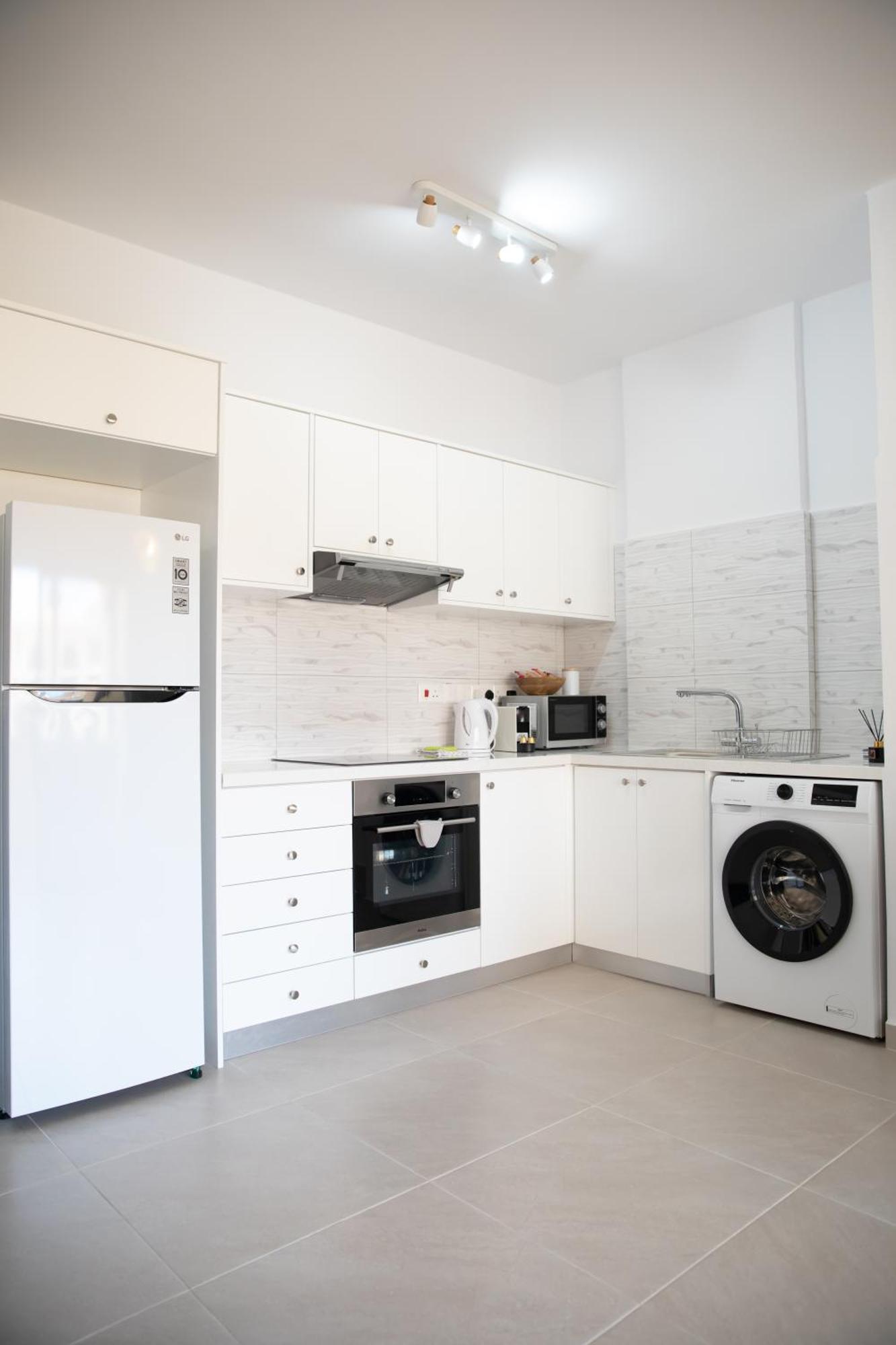 Seaside Modern Flat With Pool Queens Gardens 211 Paphos